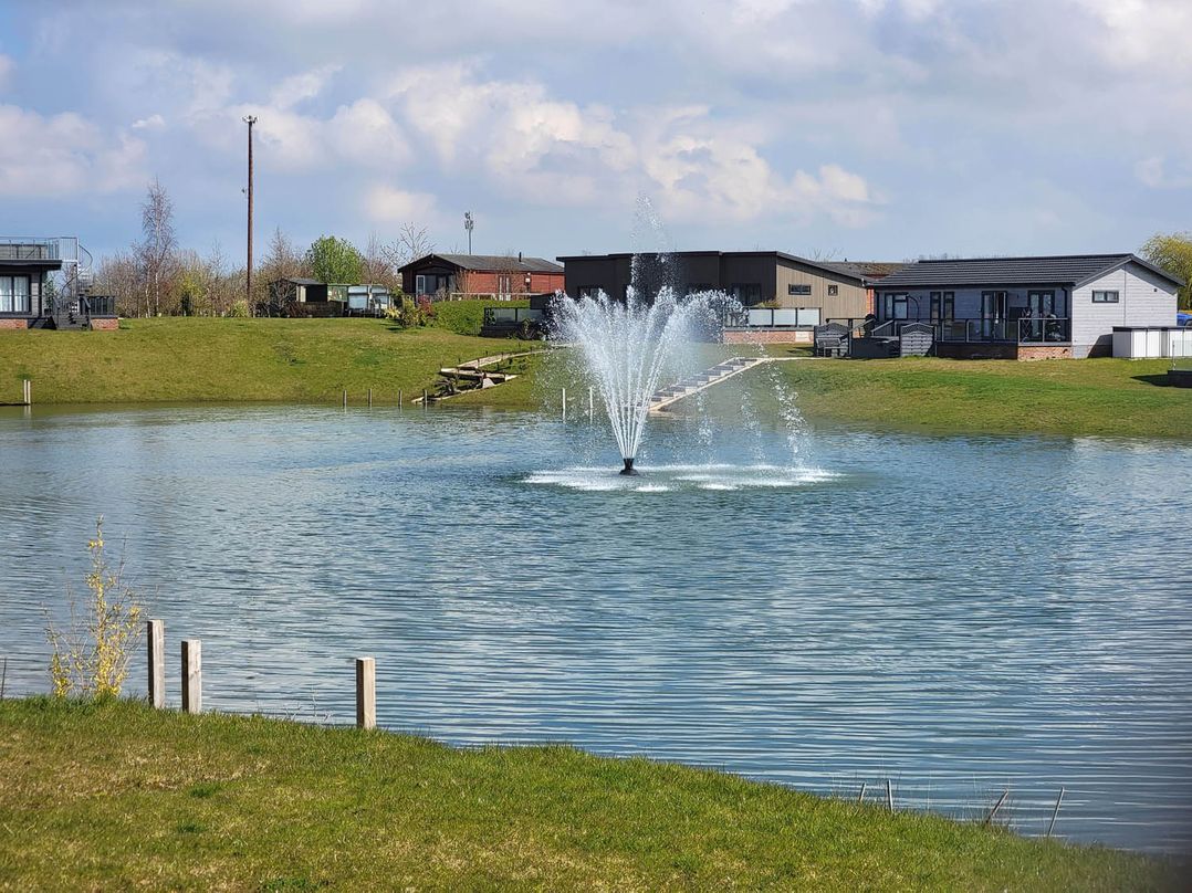 Pet Friendly 2Bed Luxury Lodge in Routh HotTub