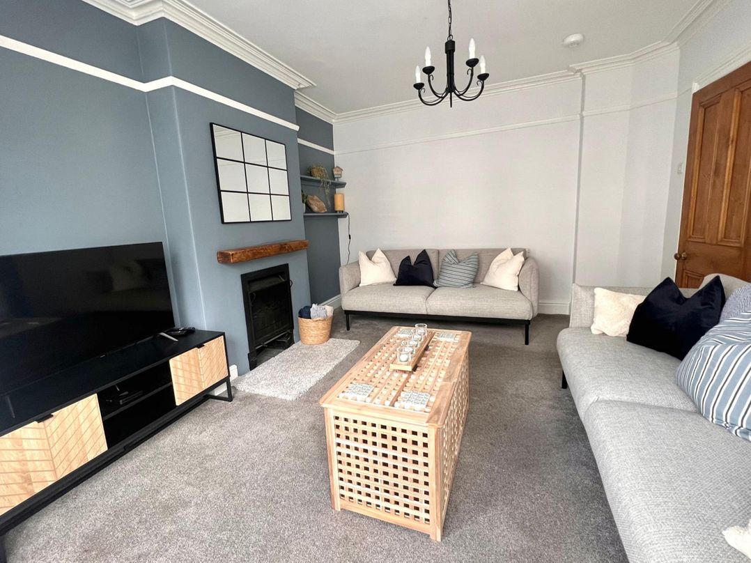 4 Bed House Sleeps 8 Garden Pets Near Beach