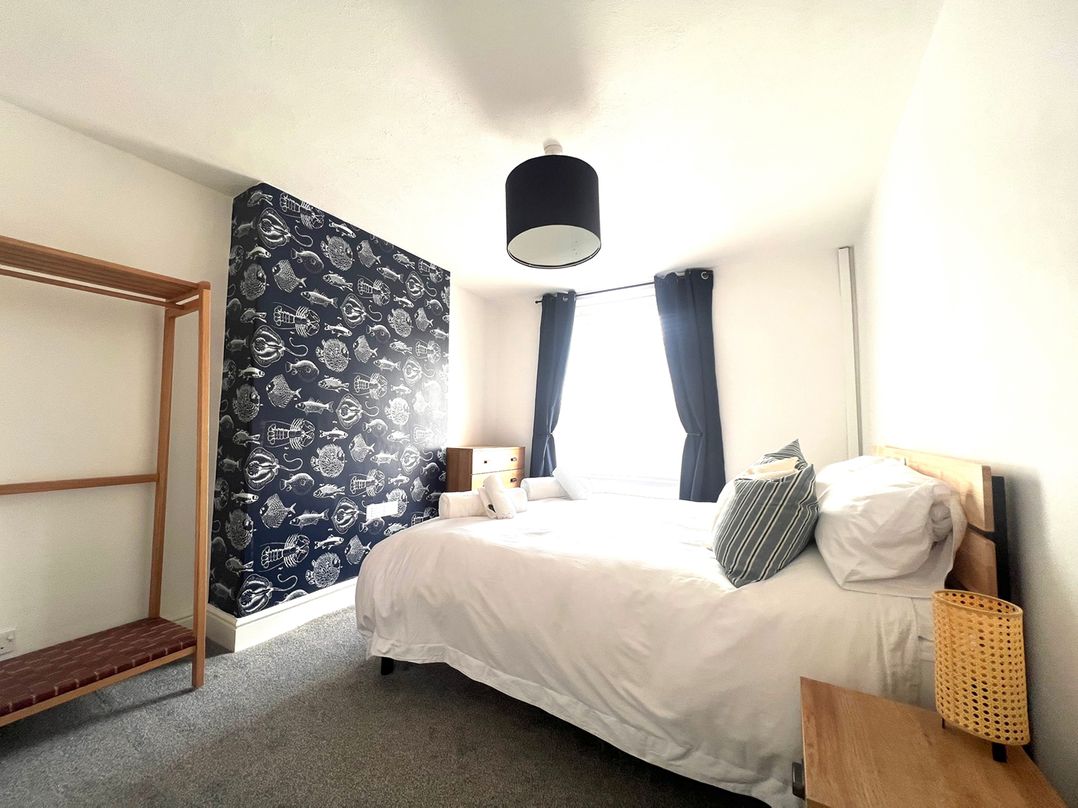 4 Bed House Sleeps 8 Garden Pets Near Beach