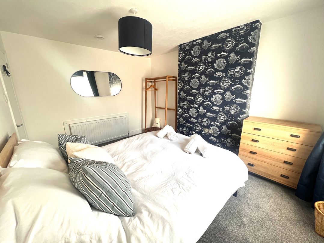 4 Bed House Sleeps 8 Garden Pets Near Beach