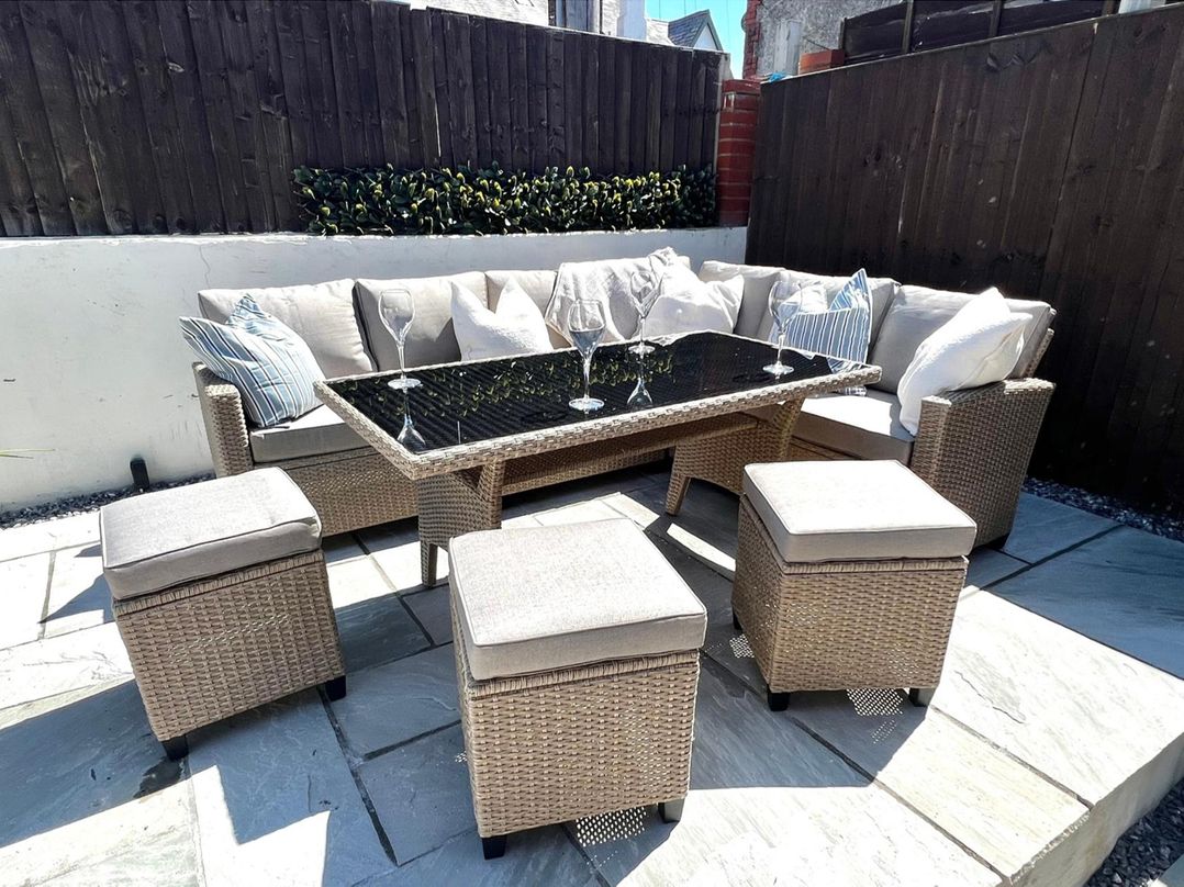 4 Bed House Sleeps 8 Garden Pets Near Beach
