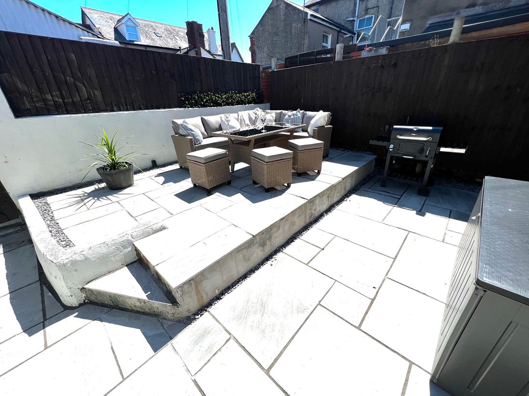 4 Bed House Sleeps 8 Garden Pets Near Beach