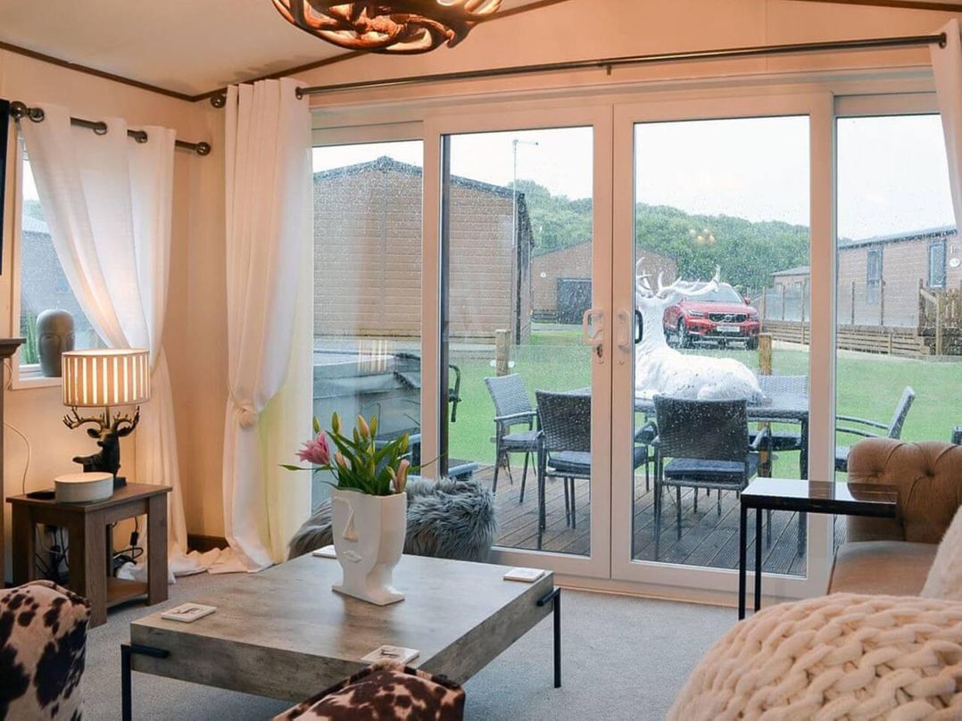 Boutique lodge with hot tub sleeps 6