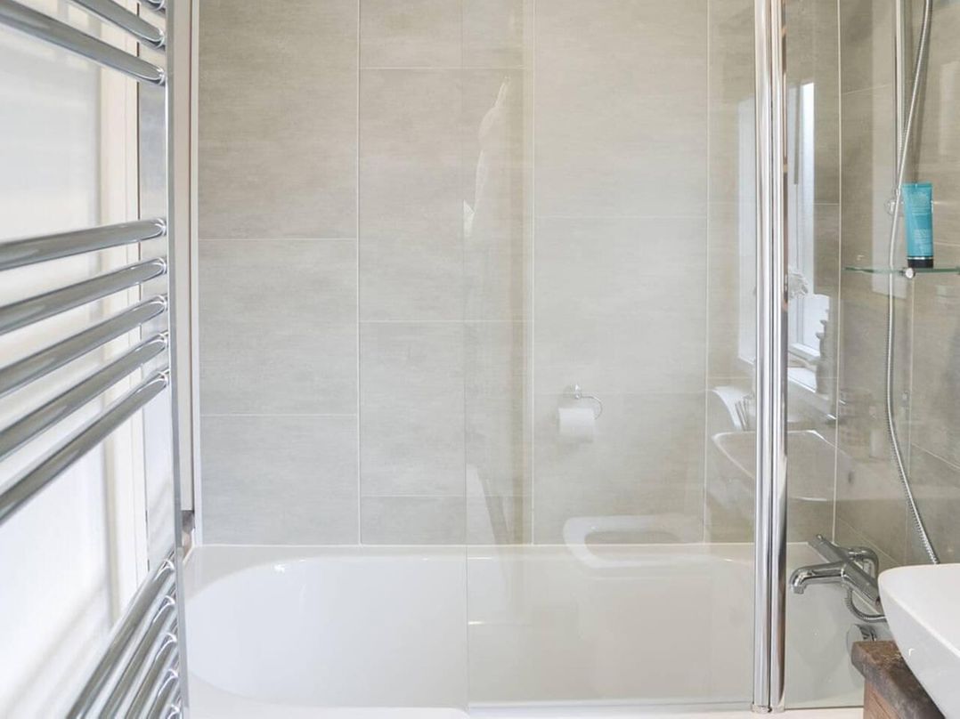Boutique lodge with hot tub sleeps 6