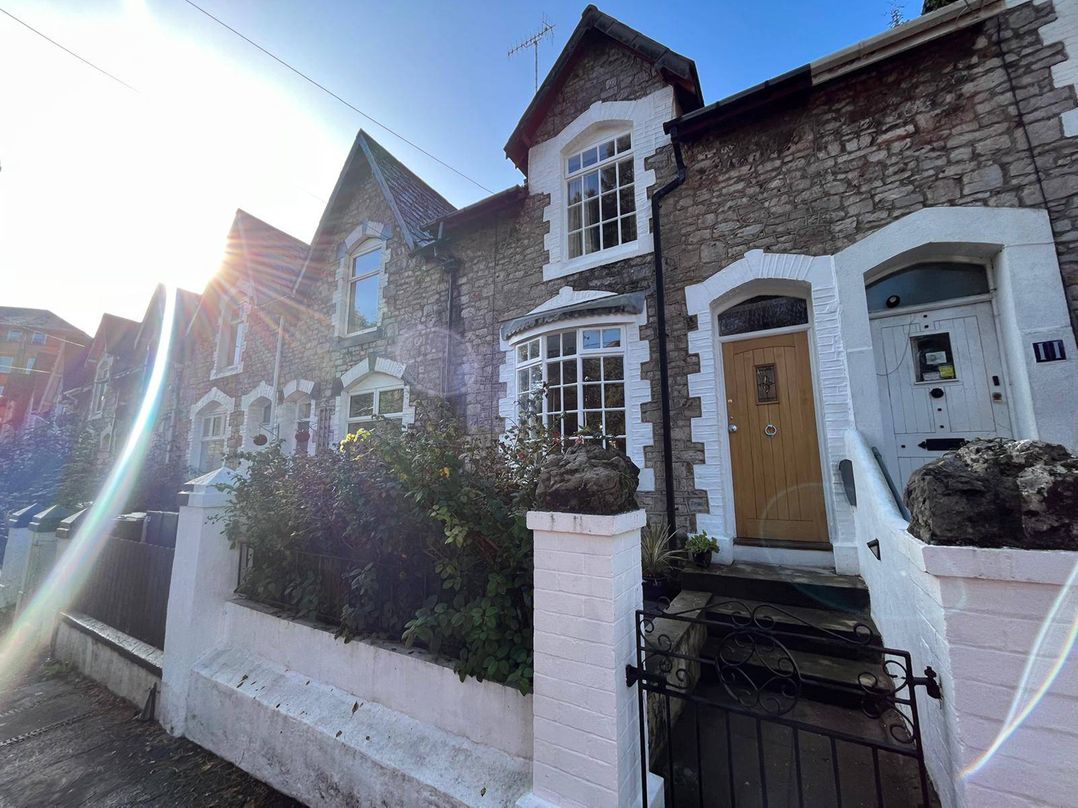 Charming 3Bed Cottage  Private Garden Parking