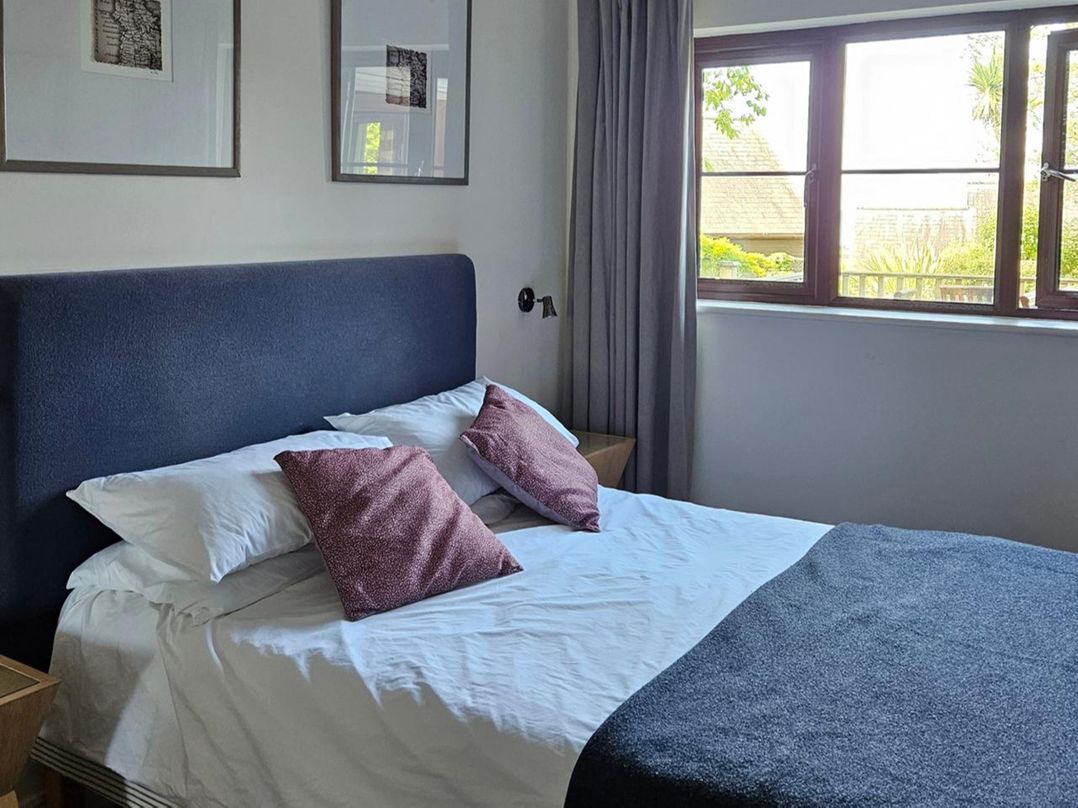 2bed sleeps4 pool freeparking Trenythonestate
