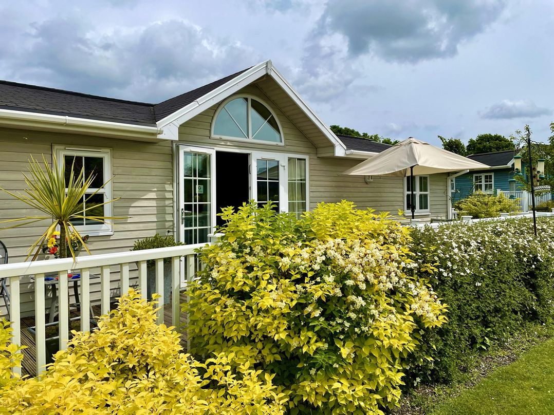 Stunning Sleeps 6 Luxury Lodge Pets Mercia Marina
