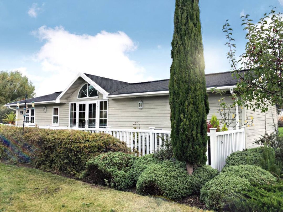 Stunning Sleeps 6 Luxury Lodge Pets Mercia Marina
