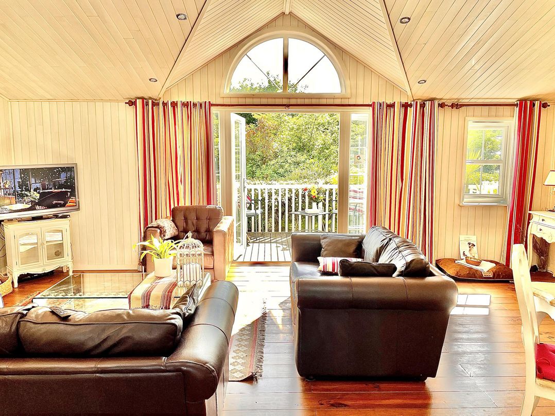 Stunning Sleeps 6 Luxury Lodge Pets Mercia Marina