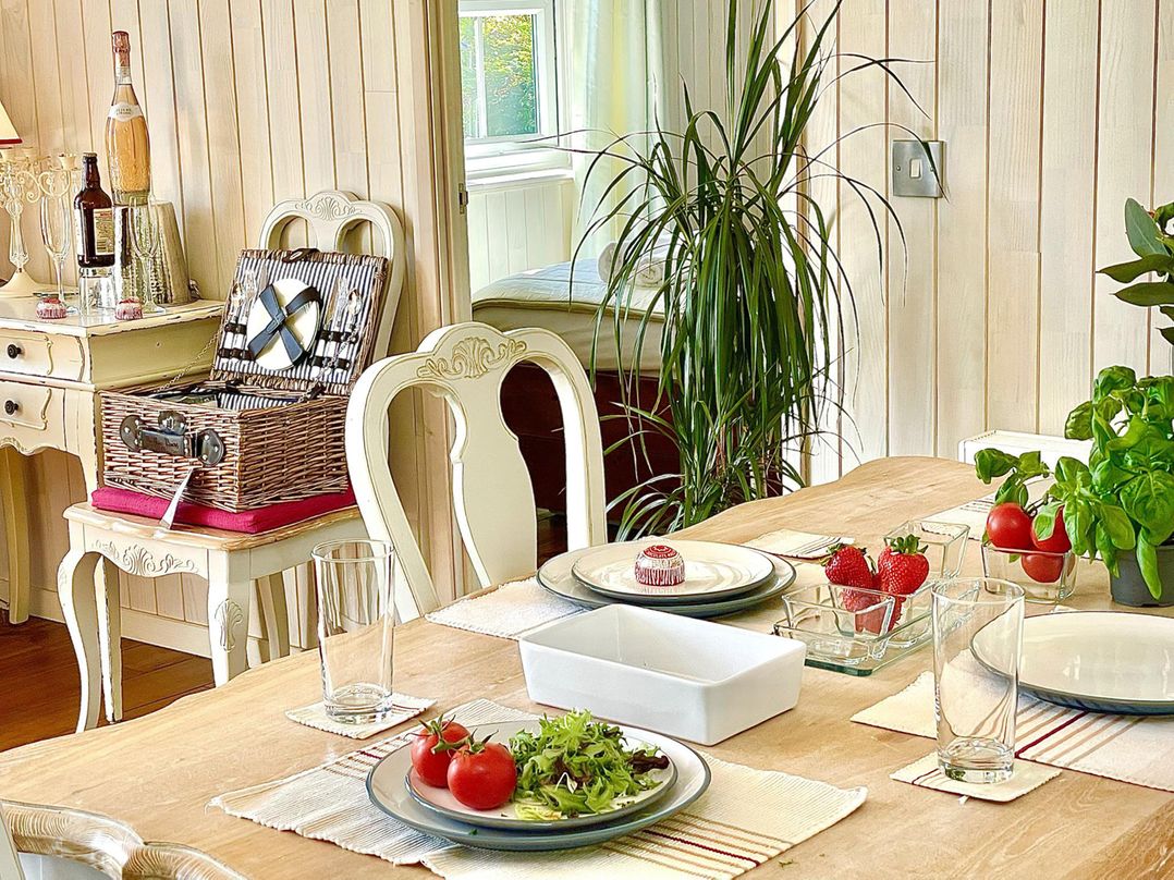 Stunning Sleeps 6 Luxury Lodge Pets Mercia Marina