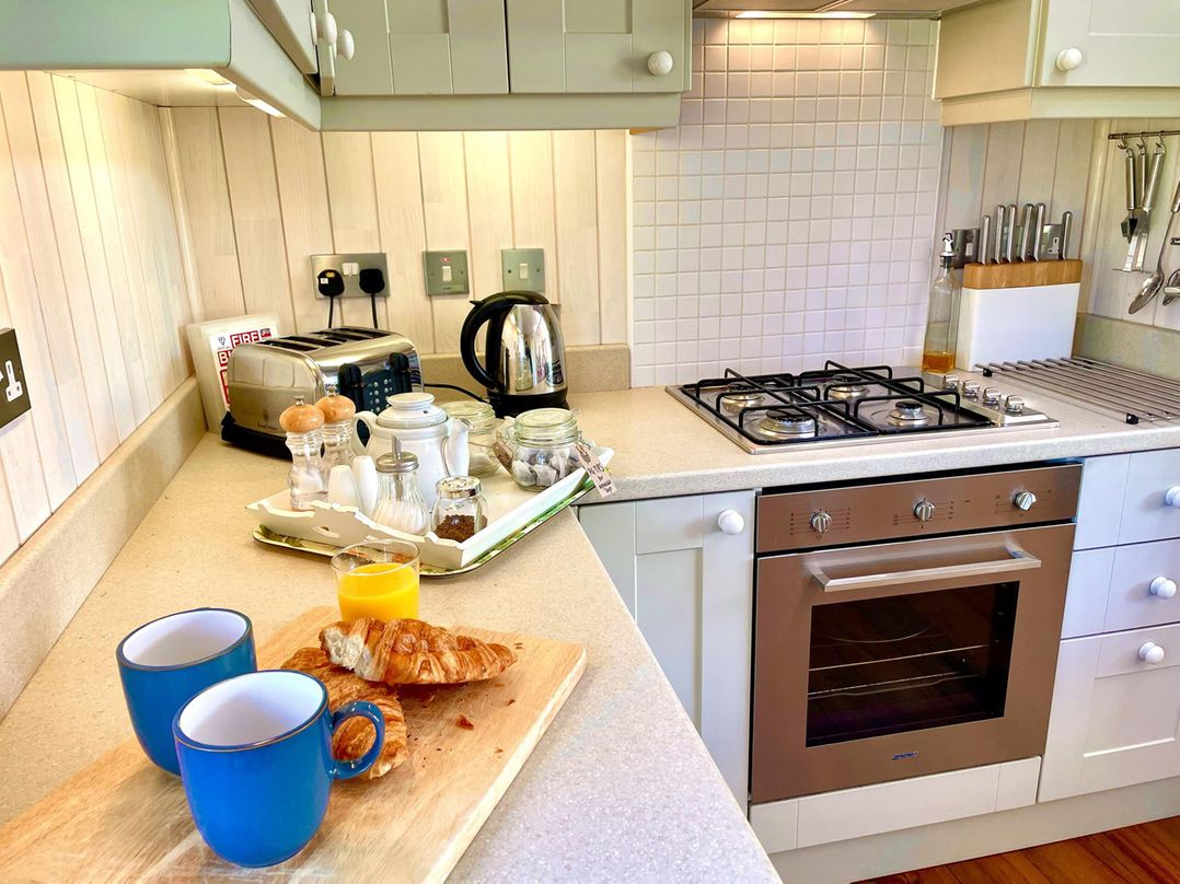 Stunning Sleeps 6 Luxury Lodge Pets Mercia Marina
