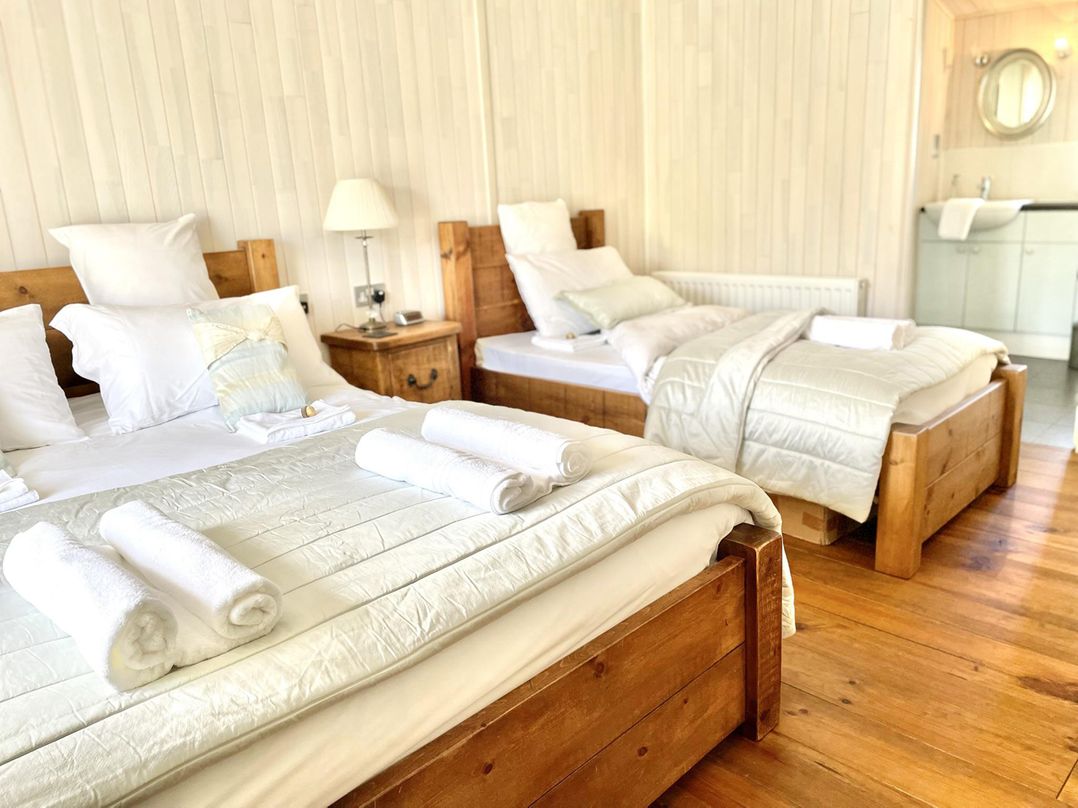 Stunning Sleeps 6 Luxury Lodge Pets Mercia Marina