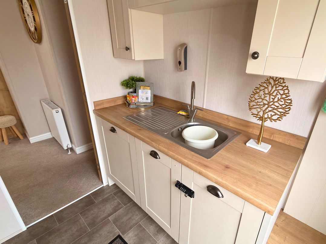Meadows 33 Hot tub Southview Holiday Park