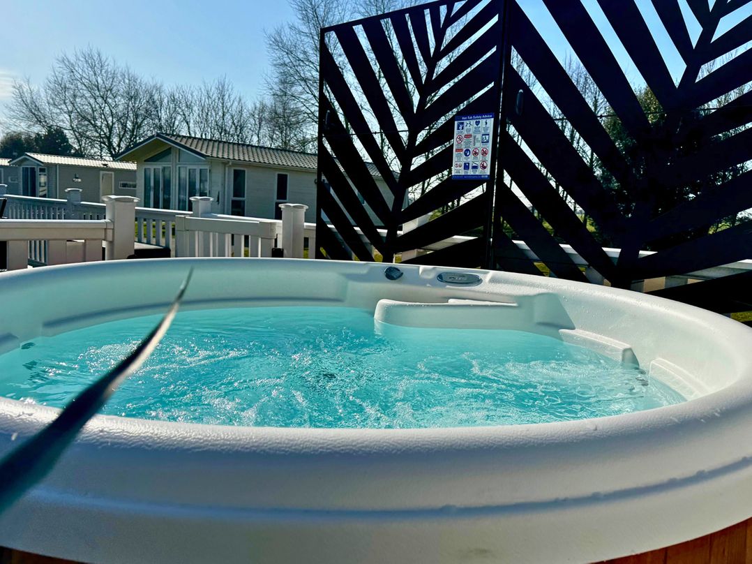 Meadows 33 Hot tub Southview Holiday Park