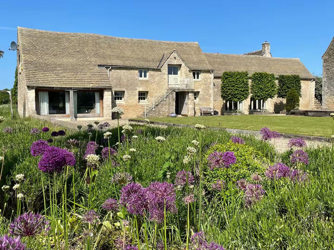 Stunning 6 Bedroom Riverside Barn Cotswold Mill