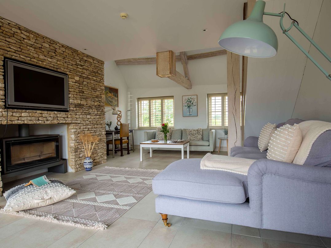 Stunning 6 Bedroom Riverside Barn Cotswold Mill