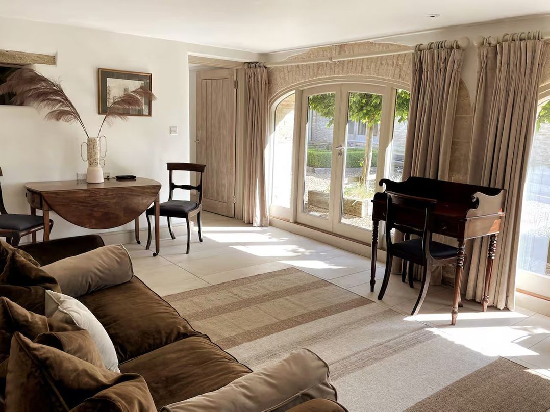 Stunning 6 Bedroom Riverside Barn Cotswold Mill