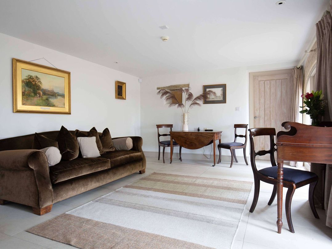 Stunning 6 Bedroom Riverside Barn Cotswold Mill