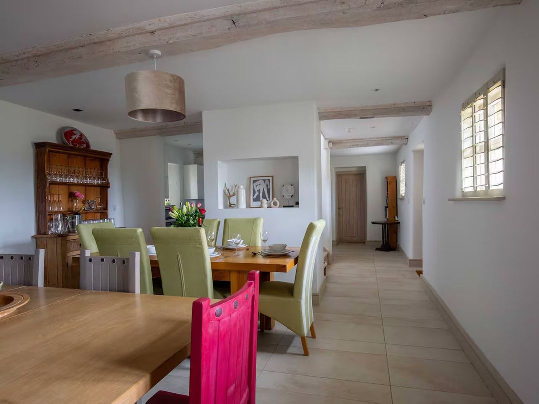 Stunning 6 Bedroom Riverside Barn Cotswold Mill
