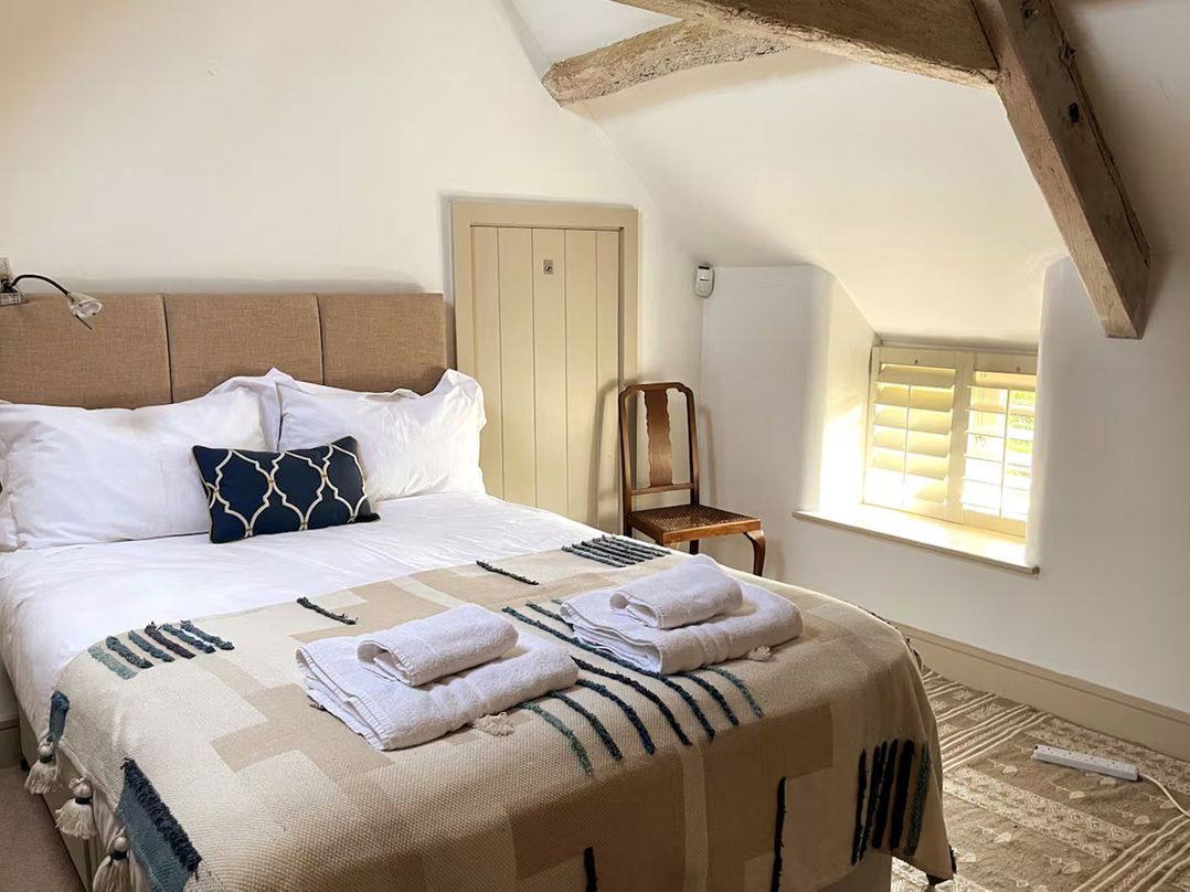 Stunning 6 Bedroom Riverside Barn Cotswold Mill