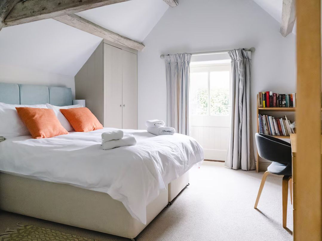Stunning 6 Bedroom Riverside Barn Cotswold Mill