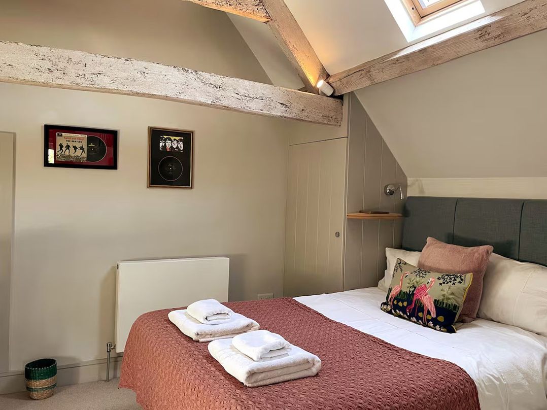 Stunning 6 Bedroom Riverside Barn Cotswold Mill