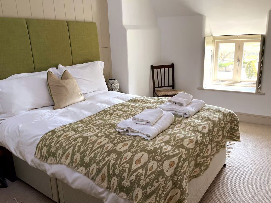 Stunning 6 Bedroom Riverside Barn Cotswold Mill