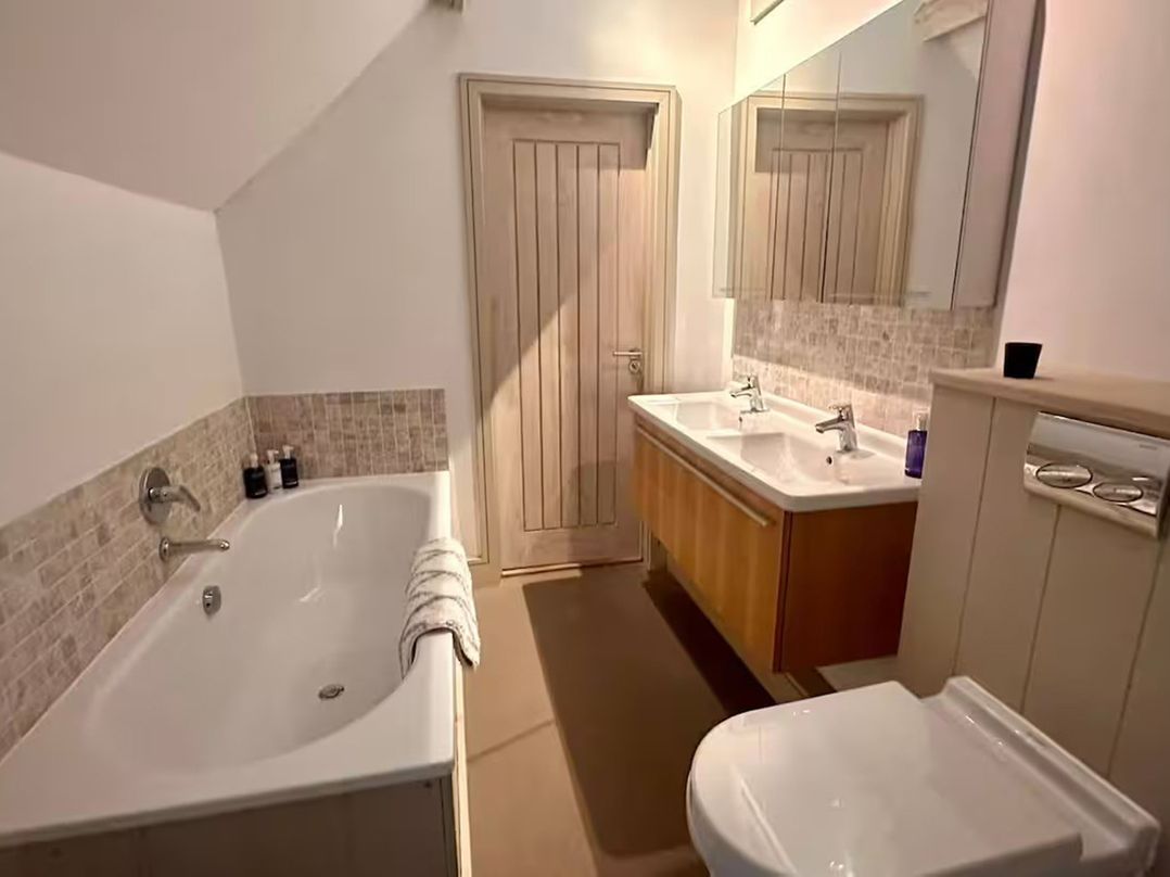 Stunning 6 Bedroom Riverside Barn Cotswold Mill