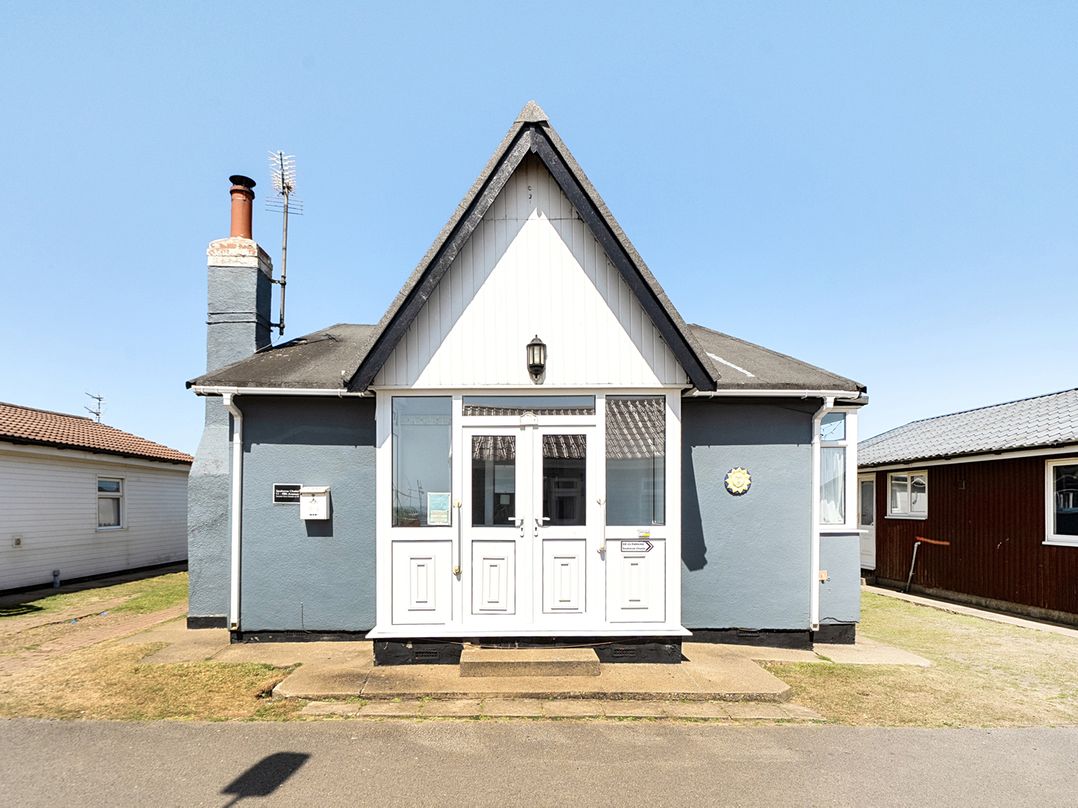 Seahorse Chalet Sleeps 6 Pets Log Burner Beach