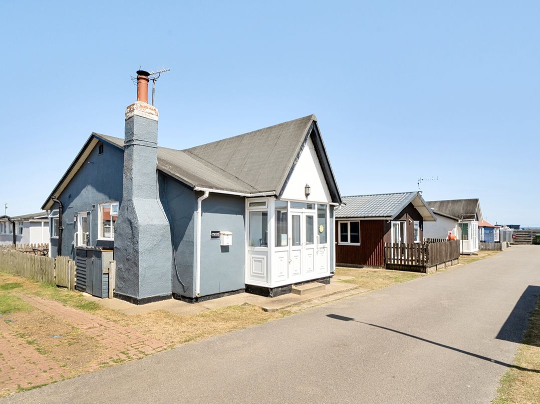 Seahorse Chalet Sleeps 6 Pets Log Burner Beach