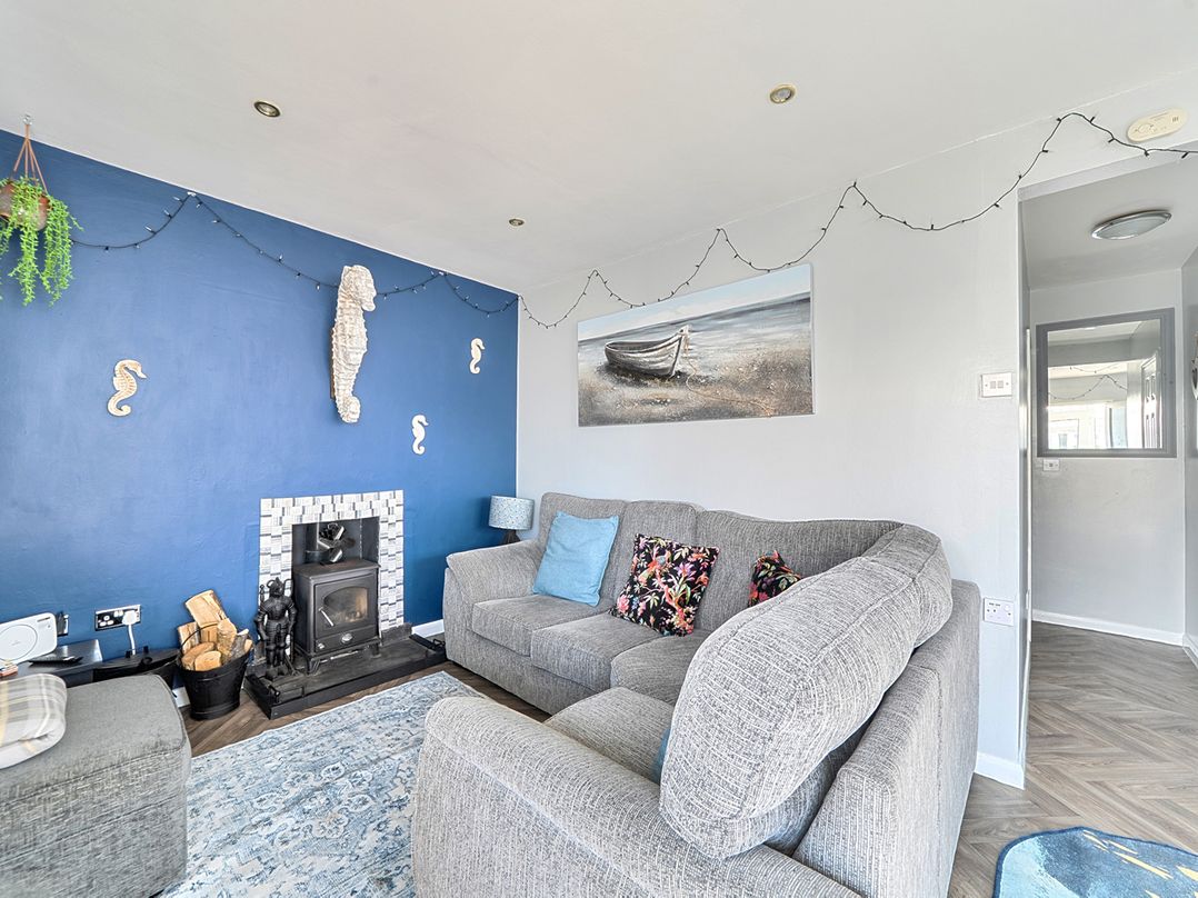 Seahorse Chalet Sleeps 6 Pets Log Burner Beach