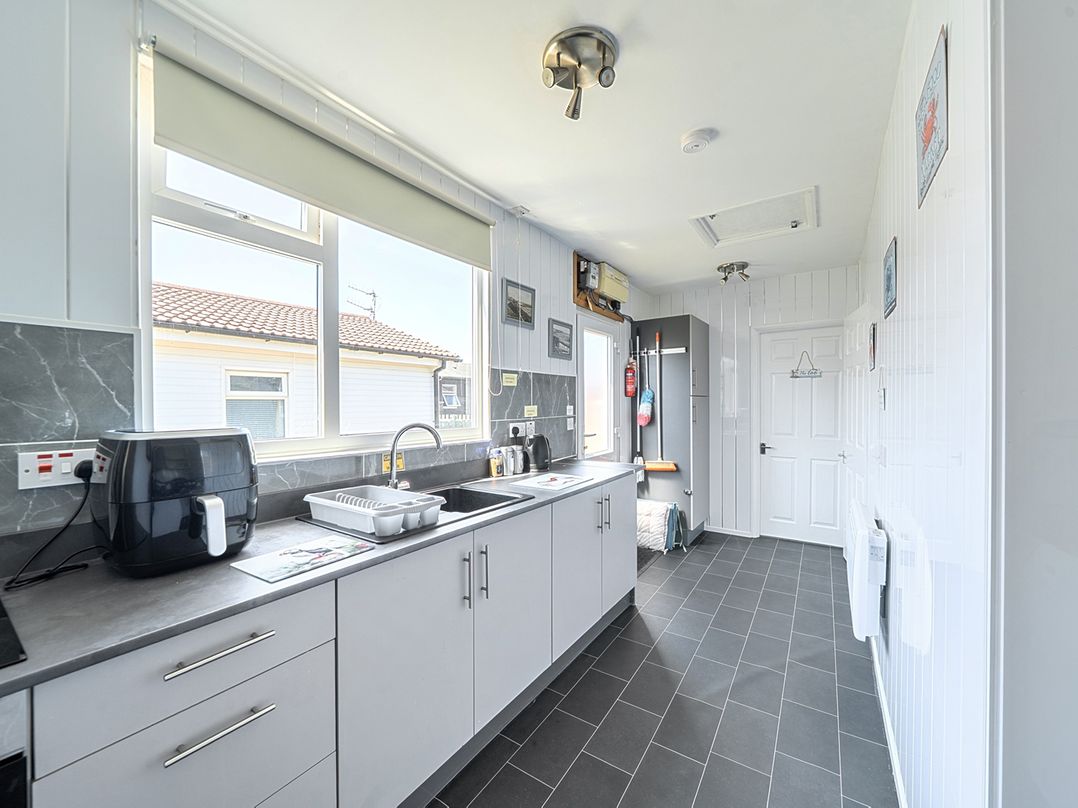 Seahorse Chalet Sleeps 6 Pets Log Burner Beach