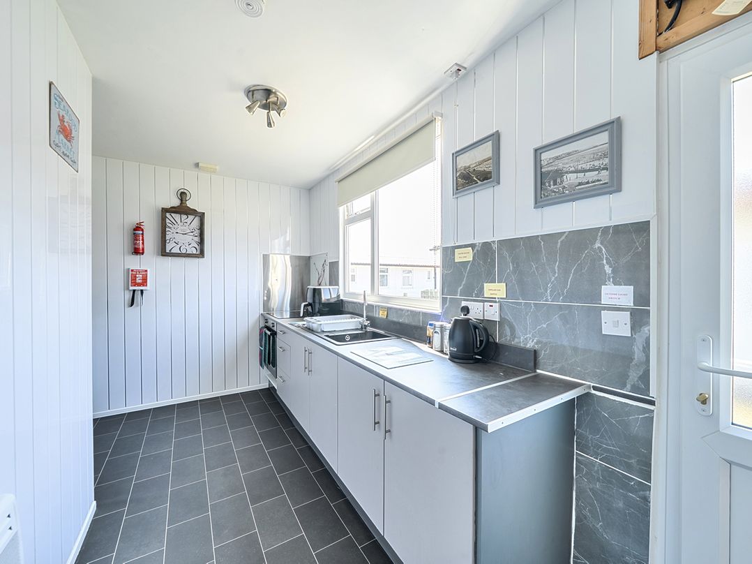 Seahorse Chalet Sleeps 6 Pets Log Burner Beach