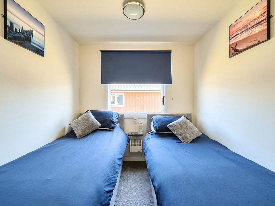 Seahorse Chalet Sleeps 6 Pets Log Burner Beach