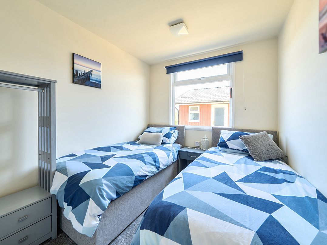 Seahorse Chalet Sleeps 6 Pets Log Burner Beach