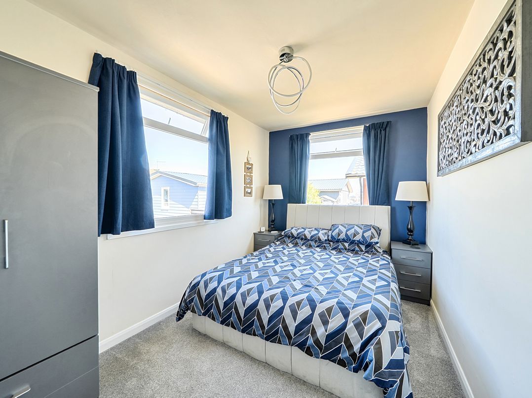 Seahorse Chalet Sleeps 6 Pets Log Burner Beach