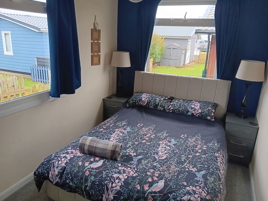 Seahorse Chalet Sleeps 6 Pets Log Burner Beach