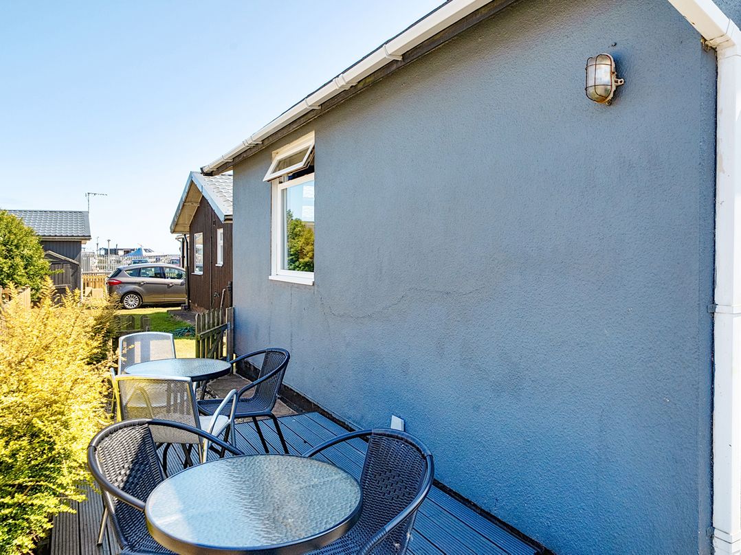 Seahorse Chalet Sleeps 6 Pets Log Burner Beach