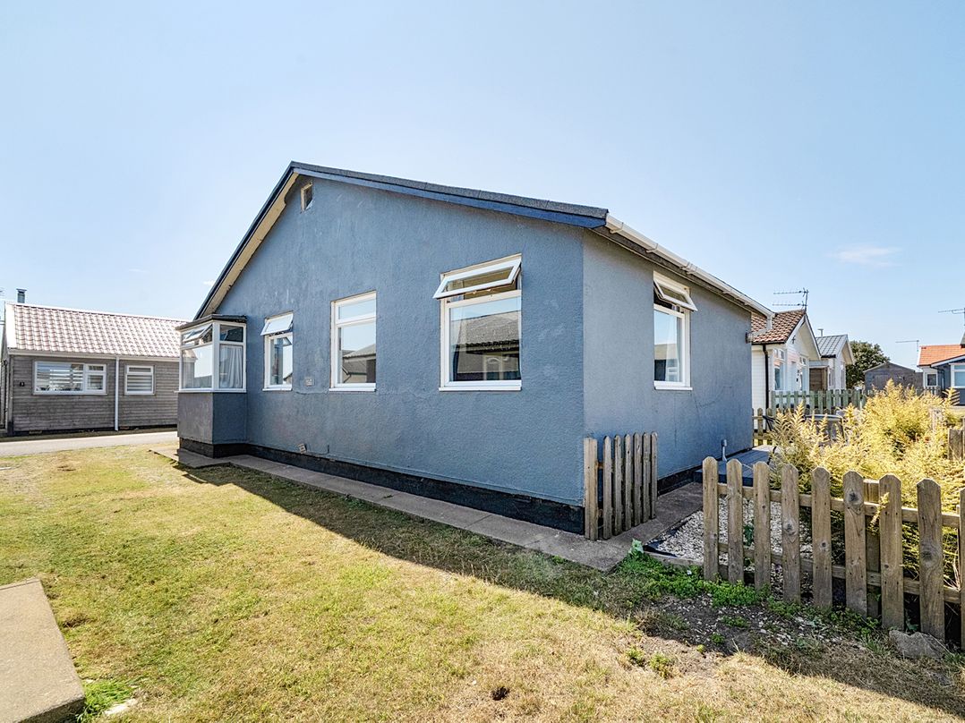 Seahorse Chalet Sleeps 6 Pets Log Burner Beach