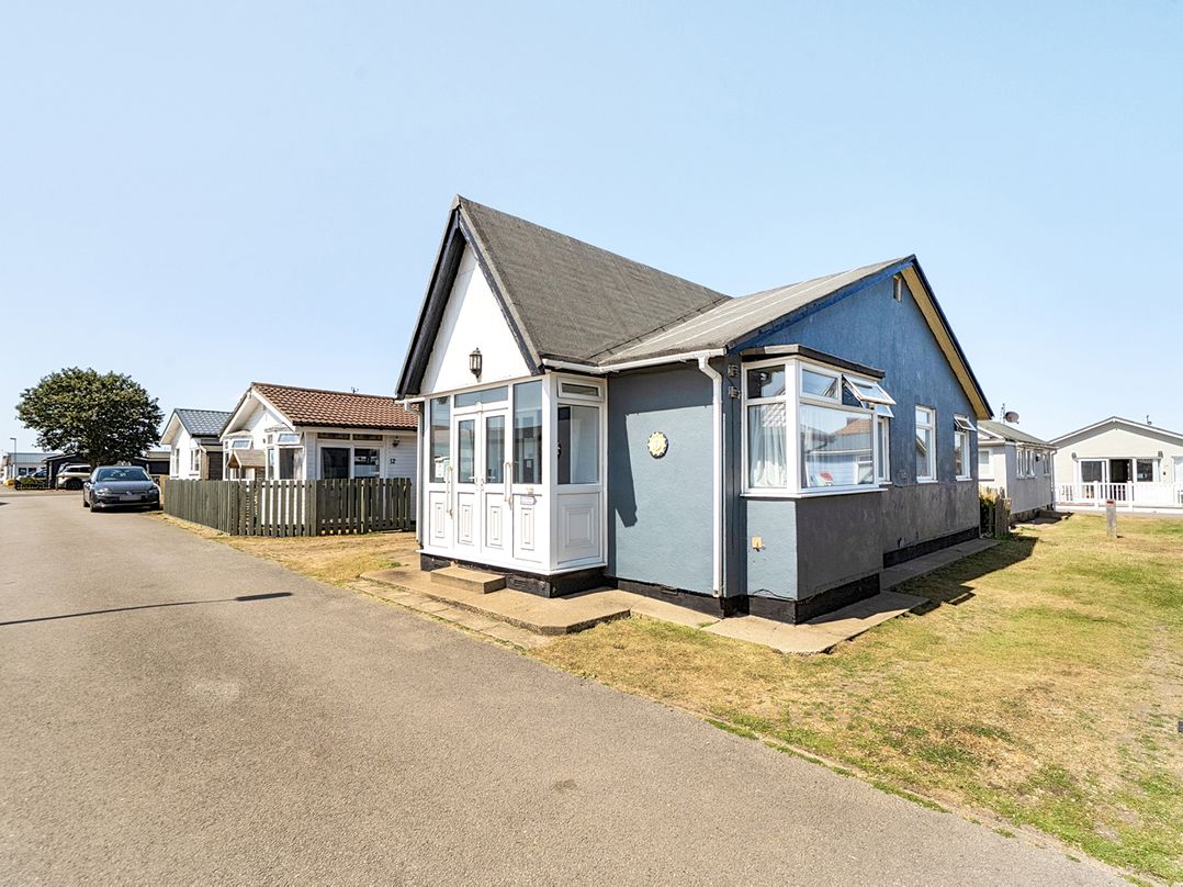 Seahorse Chalet Sleeps 6 Pets Log Burner Beach