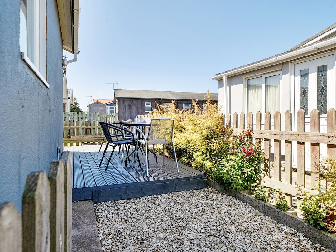 Seahorse Chalet Sleeps 6 Pets Log Burner Beach