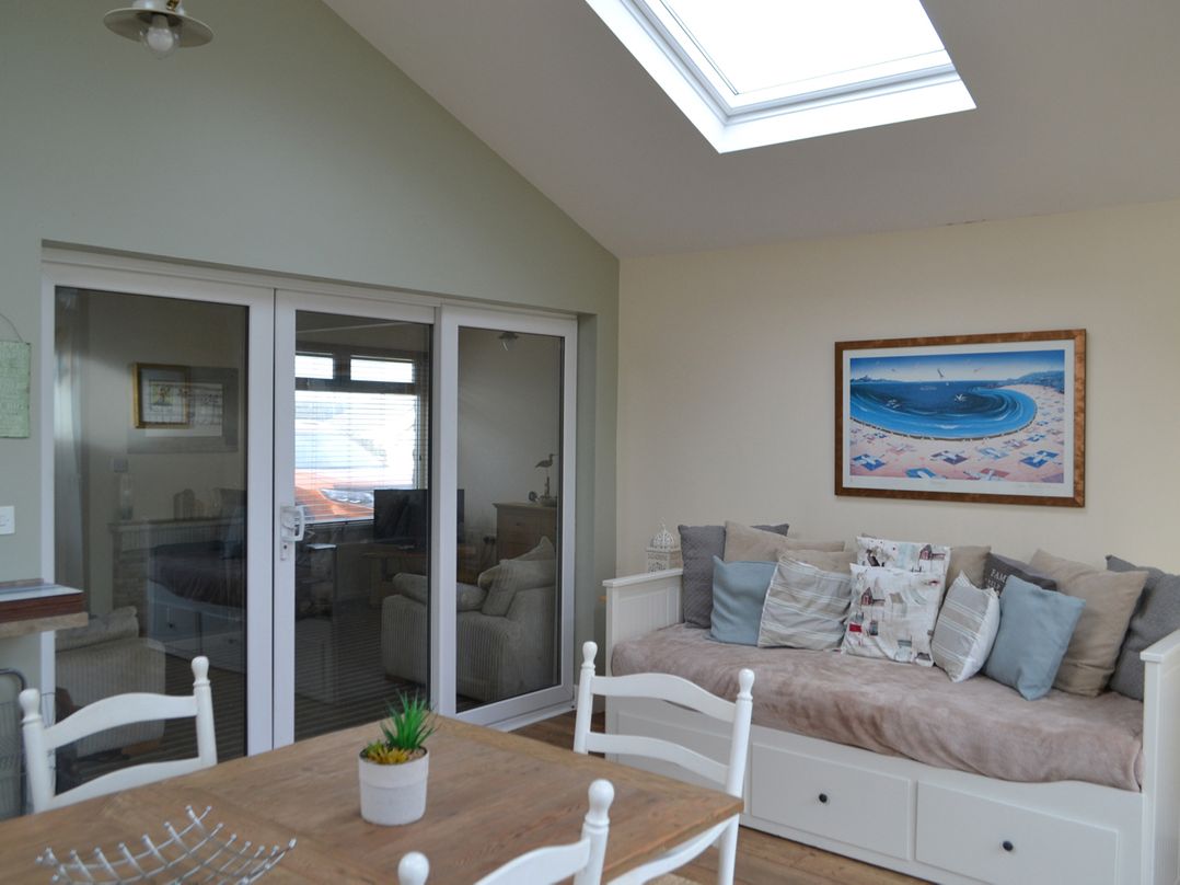 Sea Side Stay 6 Pet Friendly Parking Garden