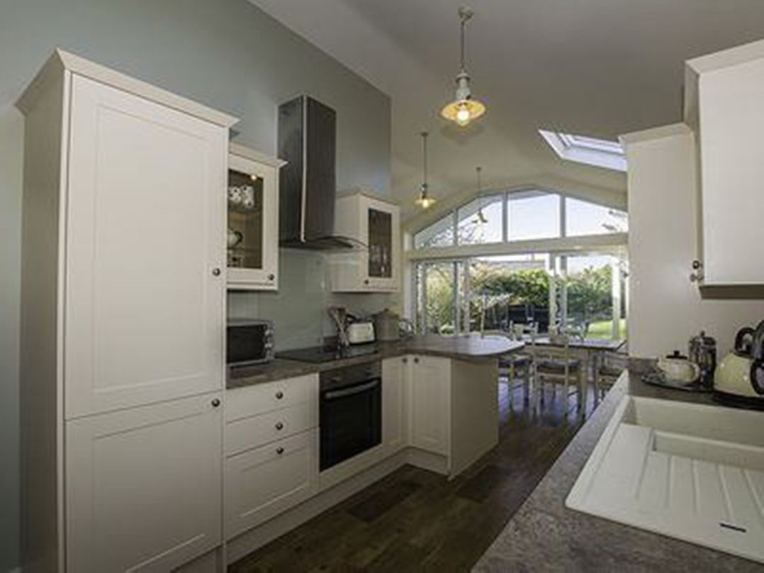 Sea Side Stay 6 Pet Friendly Parking Garden