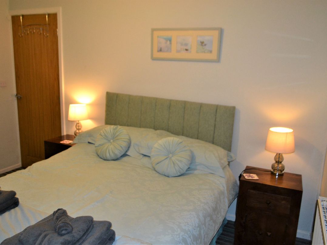 Sea Side Stay 6 Pet Friendly Parking Garden