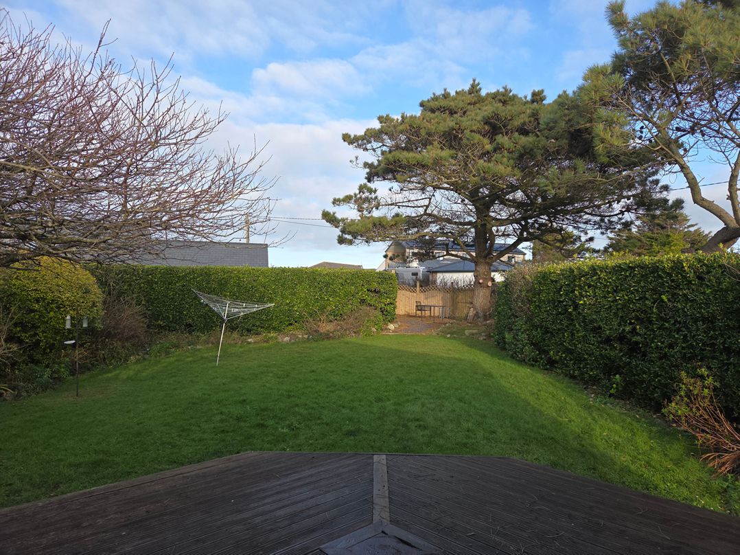 Sea Side Stay 6 Pet Friendly Parking Garden