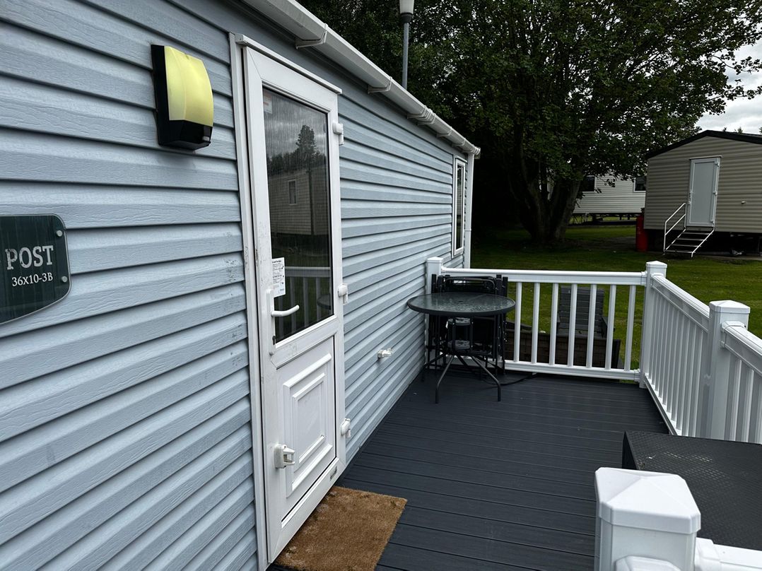 Tranquil Caravan Retreat by the Seaside PortSeton