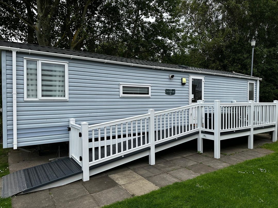 Tranquil Caravan Retreat by the Seaside PortSeton