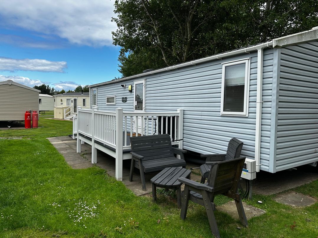 Tranquil Caravan Retreat by the Seaside PortSeton