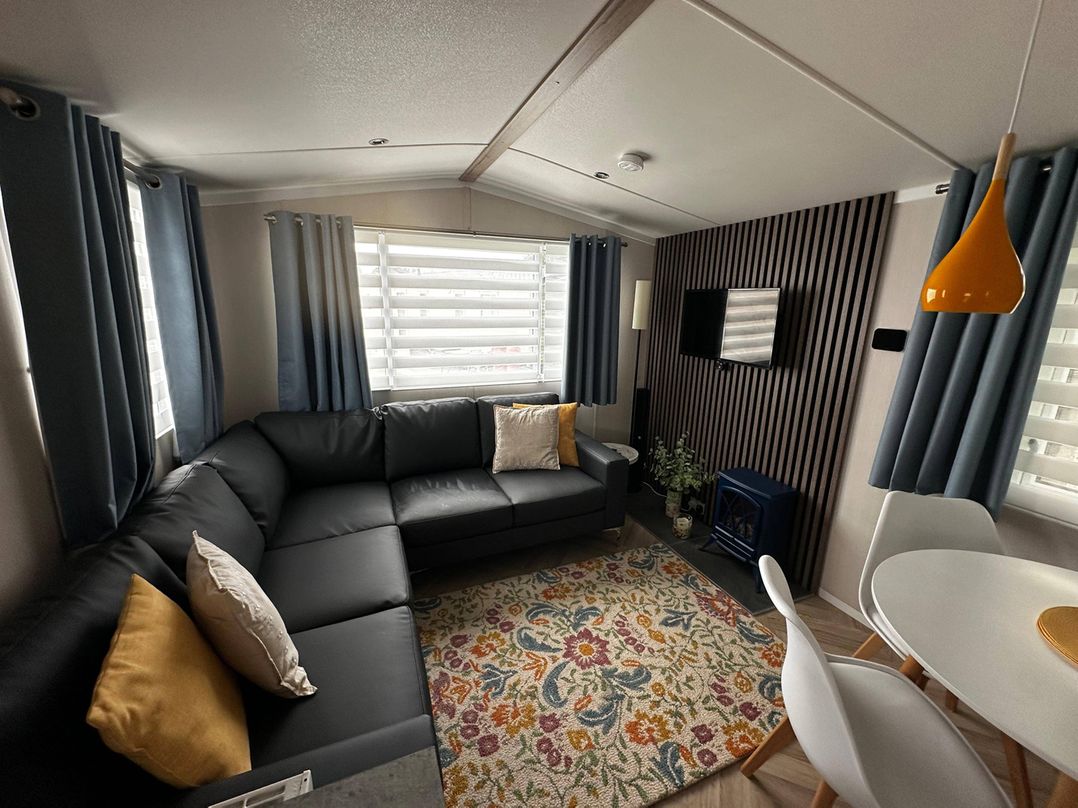 Tranquil Caravan Retreat by the Seaside PortSeton