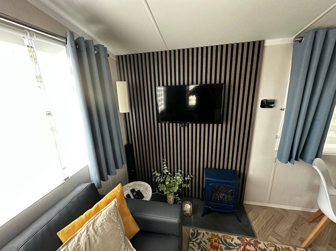 Tranquil Caravan Retreat by the Seaside PortSeton